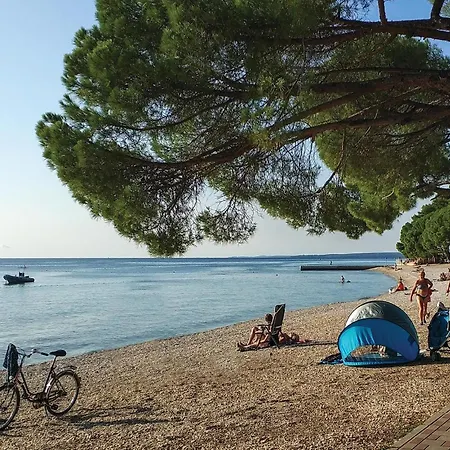 Apartment Gorgeous In Valbandon