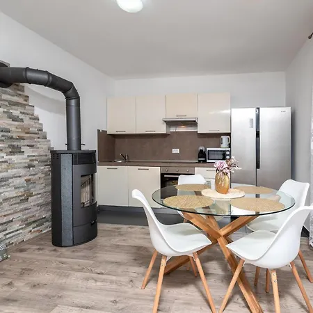 Apartment 1 Bedroom Gorgeous In