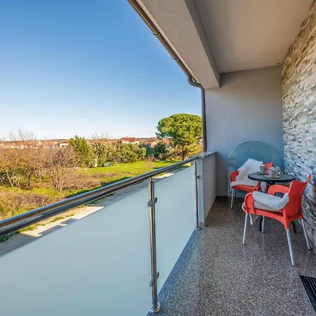 1 Bedroom Gorgeous In * Valbandon