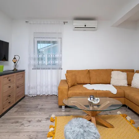 Apartment 1 Bedroom Gorgeous In *