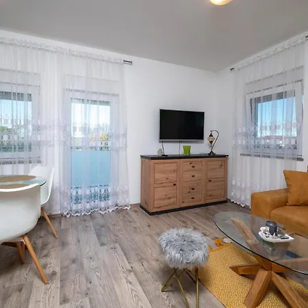 1 Bedroom Gorgeous In Apartment *